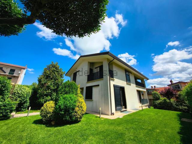 Case e ville in vendita di 298 m² in Via Giuseppe Passaro, 50
