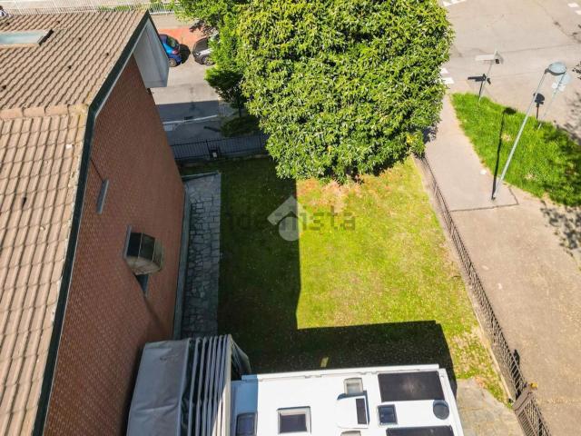 Case e ville in vendita di 298 m² in Via Giolitti, 32