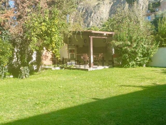 Case e ville in vendita di 298 m² in Via Marinai Alliata