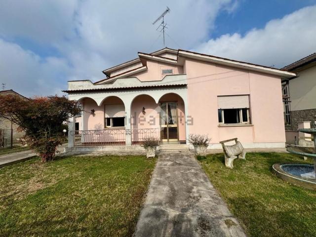 Case e ville in vendita di 298 m² in Via Mentana, 8