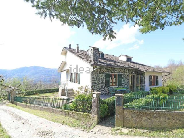 Case e ville in vendita di 298 m² in Via Patigno