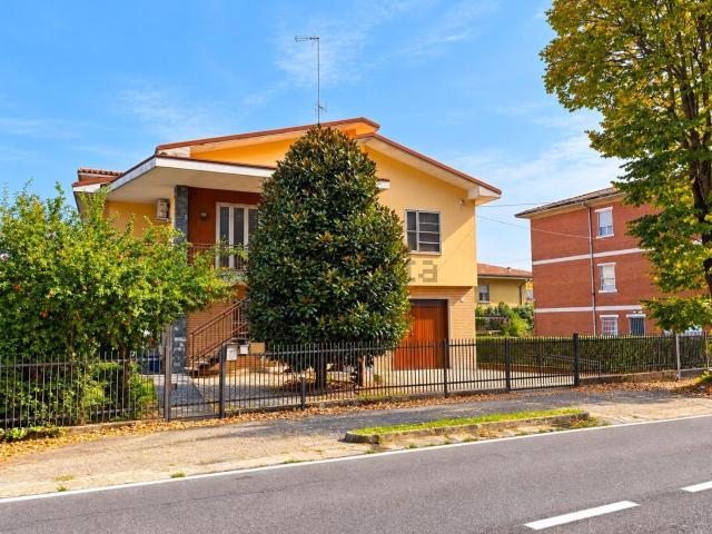 Case e ville in vendita di 298 m² in Via Roma, 81