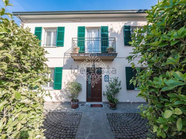 Case e ville in vendita di 298 m² in Via Reale, 245