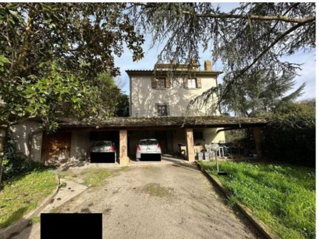 Case e ville in vendita di 298 m² in Strada Riello, 18