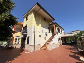 Case e ville in vendita di 299 m²