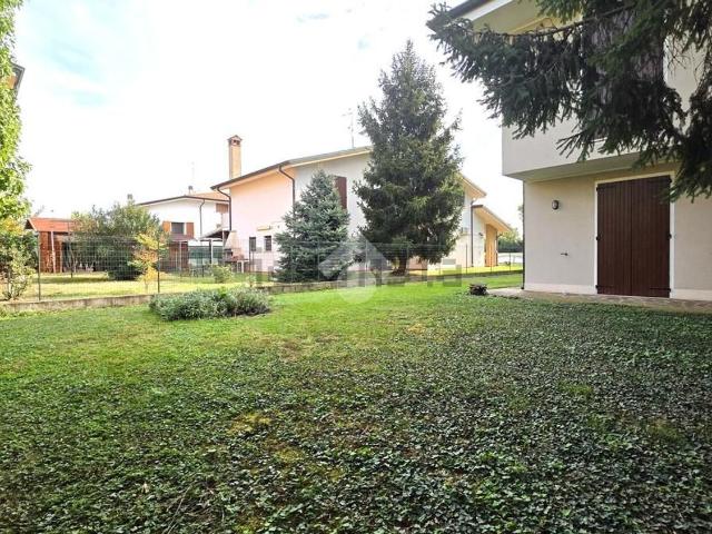 Case e ville in vendita di 299 m² in Via Caduti del Lavoro, 11