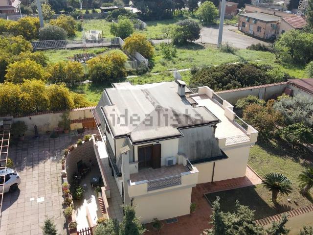 Case e ville in vendita di 299 m² in Via Leonardo Da Vinci, 71