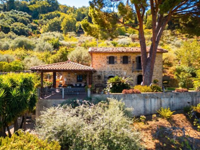 Case e ville in vendita di 299 m² in Contrada Scafa, 187