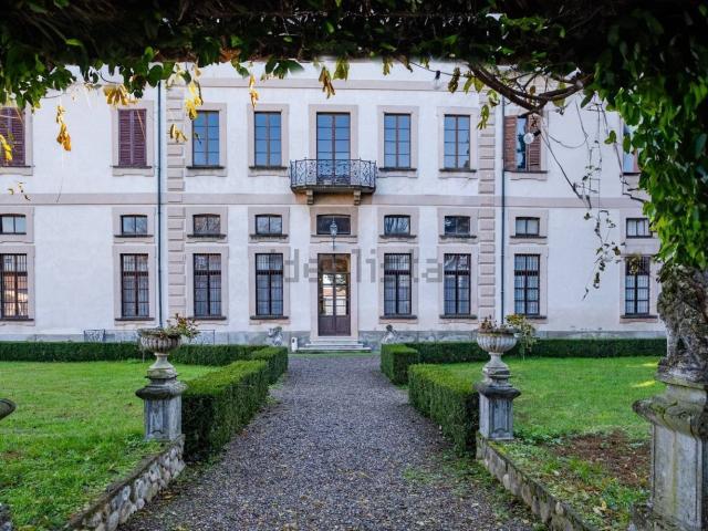 Case e ville in vendita di 3000 m² in Piazza Giuseppe Resta, 9