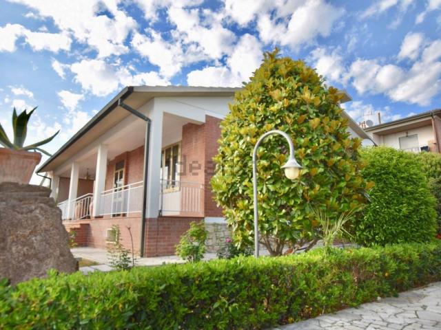 Case e ville in vendita di 300 m²