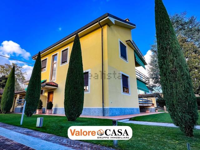 Case e ville in vendita di 300 m²