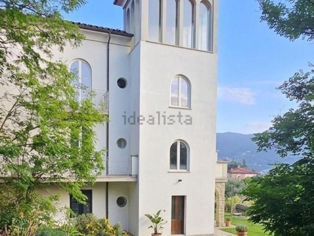 Case e ville in vendita di 300 m² in Via dei Colli, 163