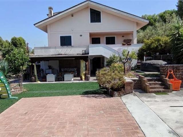 Case e ville in vendita di 300 m²