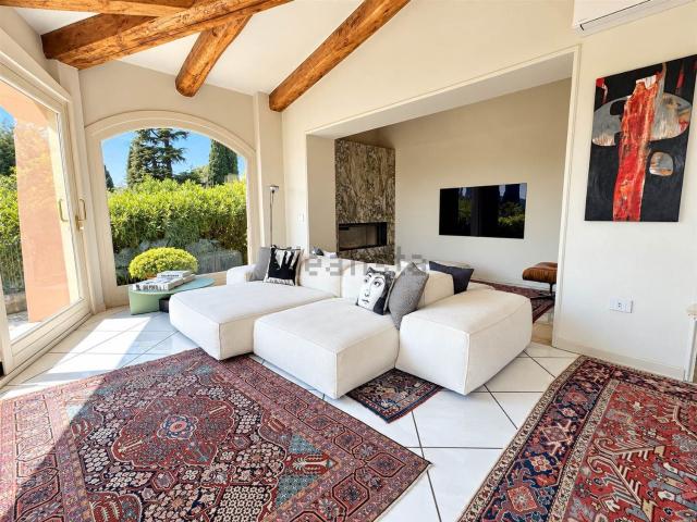 Case e ville in vendita di 300 m²