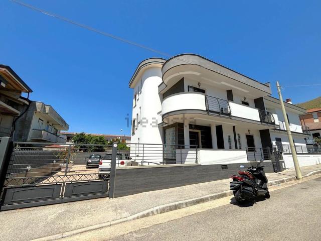 Case e ville in vendita di 300 m²