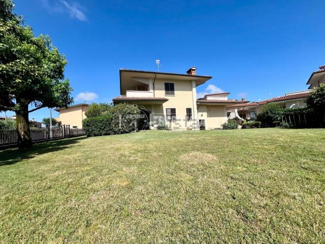 Case e ville in vendita di 300 m²
