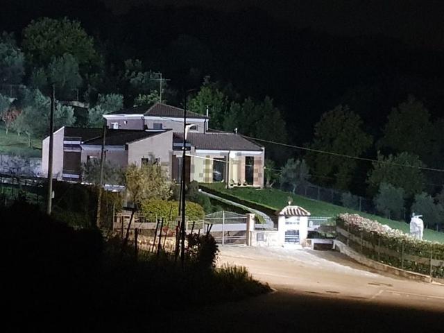 Case e ville in vendita di 300 m²