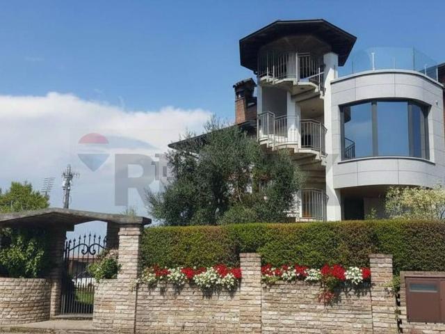 Case e ville in vendita di 300 m²