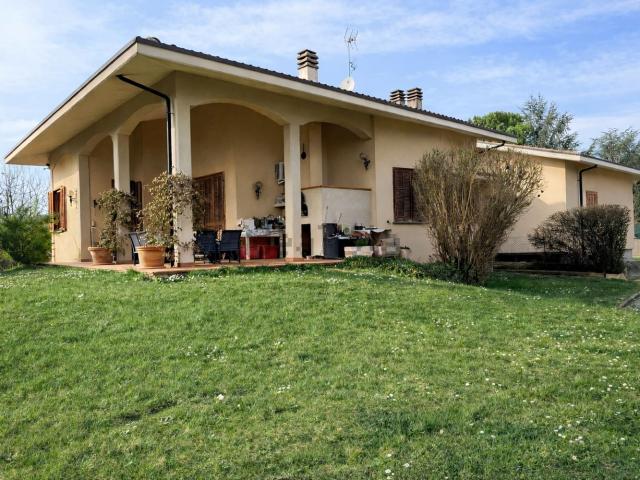 Case e ville in vendita di 300 m²