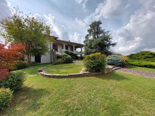 Case e ville in vendita di 300 m²