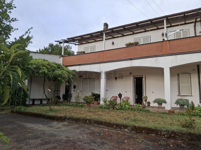 Case e ville in vendita di 300 m²