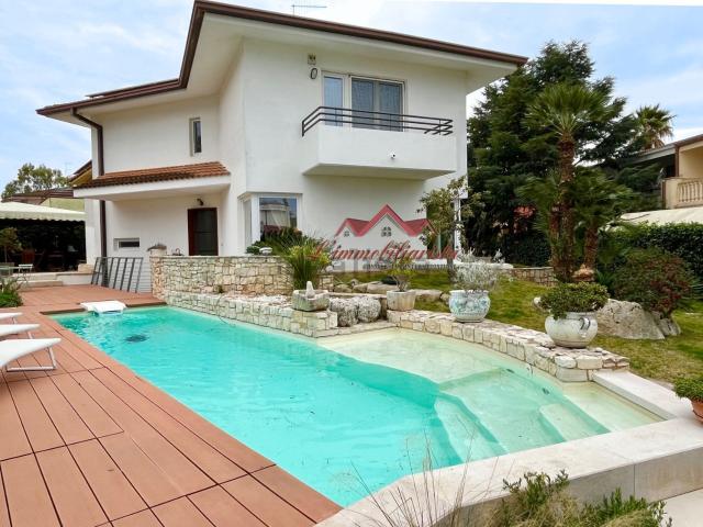 Case e ville in vendita di 300 m²
