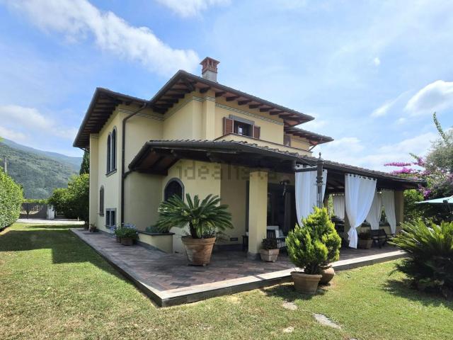 Case e ville in vendita di 300 m²