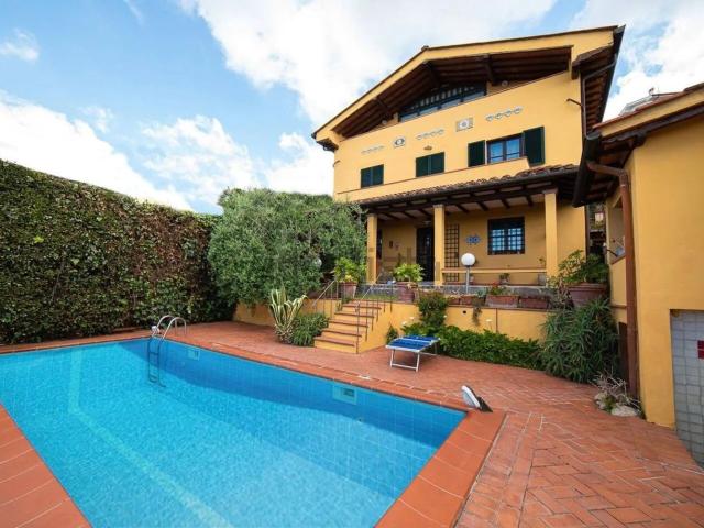 Case e ville in vendita di 300 m²