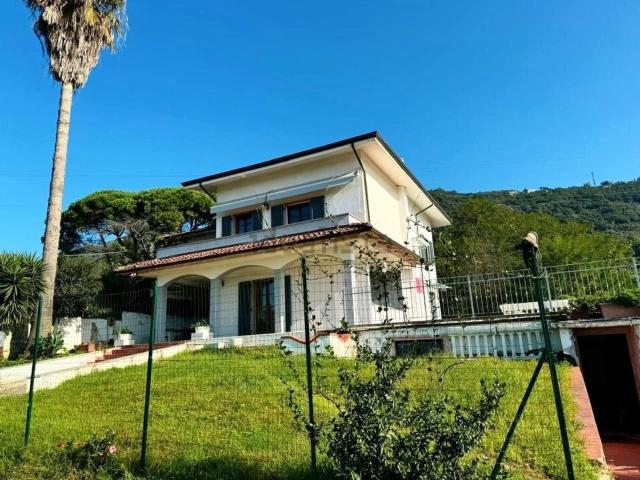 Case e ville in vendita di 300 m²