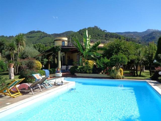 Case e ville in vendita di 300 m²