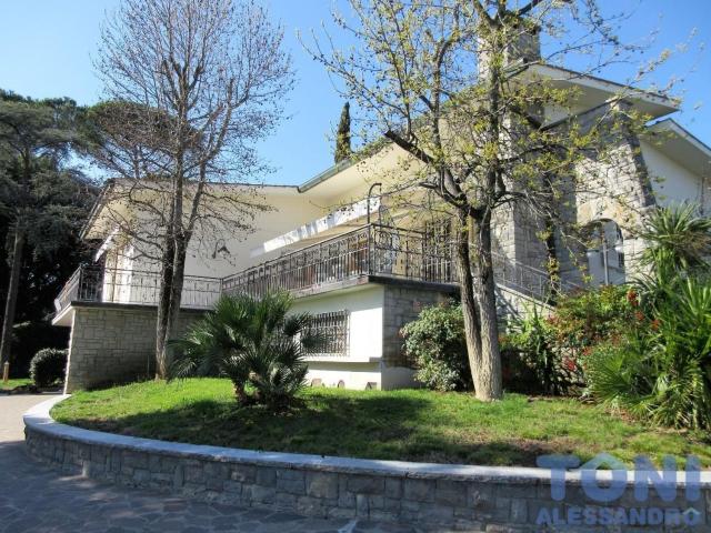 Case e ville in vendita di 300 m²