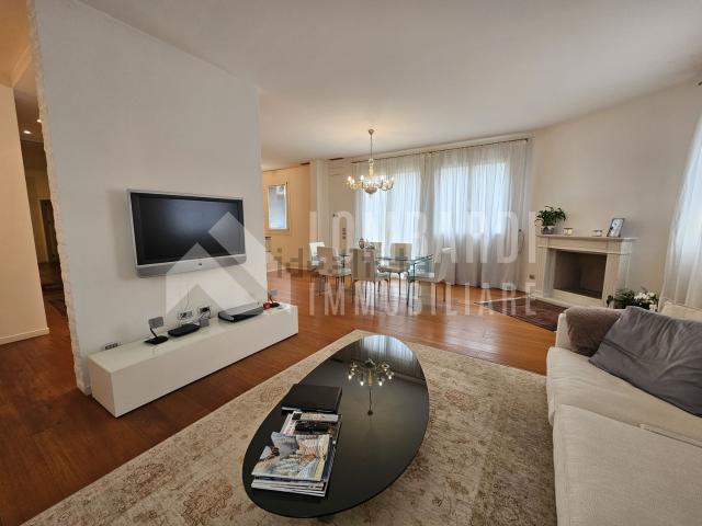 Case e ville in vendita di 300 m²