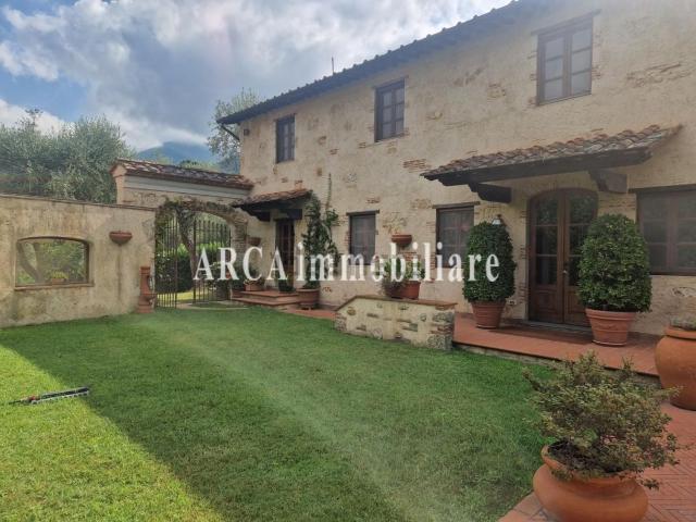 Case e ville in vendita di 300 m²