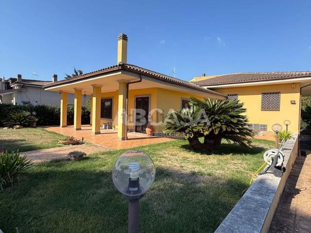Case e ville in vendita di 300 m² in Via Colle Cagioli