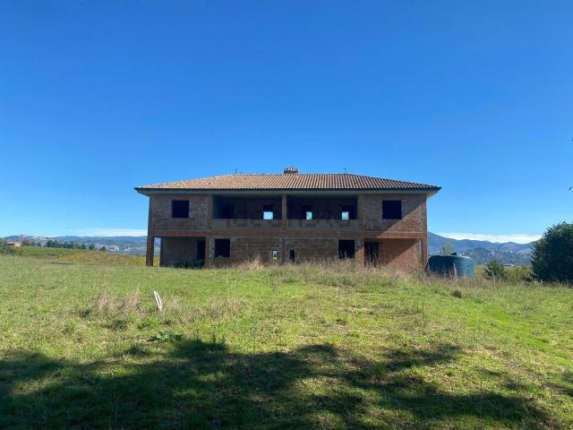 Case e ville in vendita di 300 m² in Via Collicchi