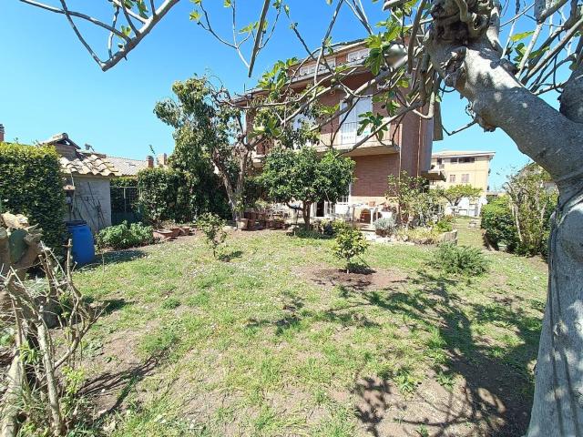 Case e ville in vendita di 300 m² in Via Conselve
