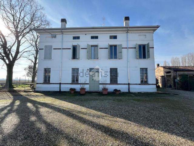 Case e ville in vendita di 300 m² in Via Cort&apos Alta