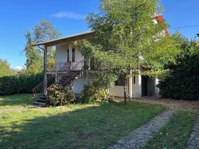 Case e ville in vendita di 300 m² in Via casa di monte