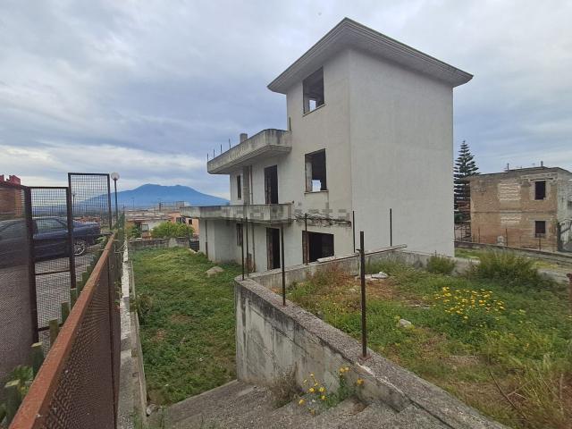 Case e ville in vendita di 300 m² in Via Casavisciano