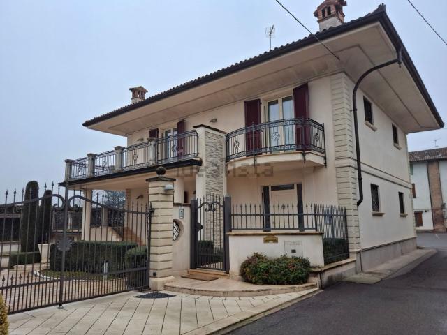 Case e ville in vendita di 300 m² in Via Castello