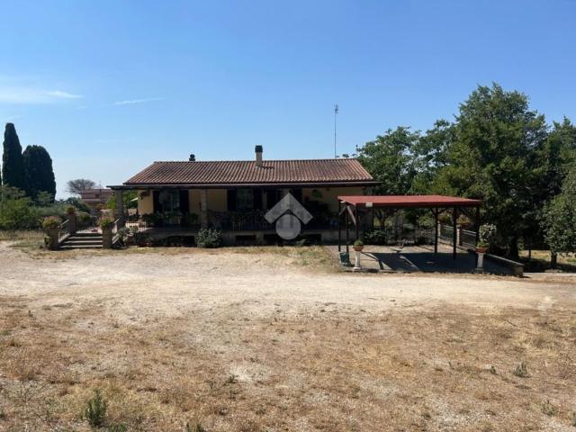 Case e ville in vendita di 300 m² in Via Castello di San Gennaro, 38