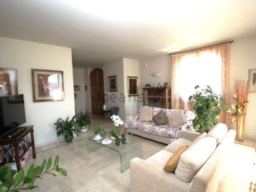 Case e ville in vendita di 300 m² in Via Castiglionese