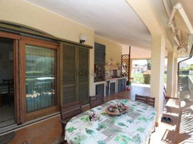 Case e ville in vendita di 300 m² in Via Castiglionese