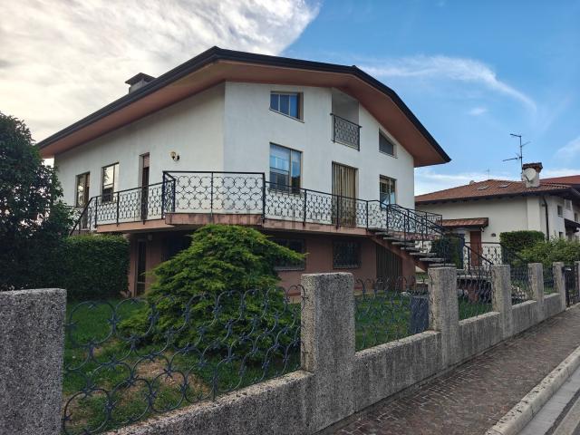 Case e ville in vendita di 300 m² in Via Centrale, 70