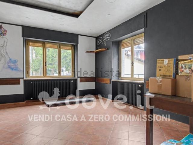 Case e ville in vendita di 300 m² in Via Centro, 13
