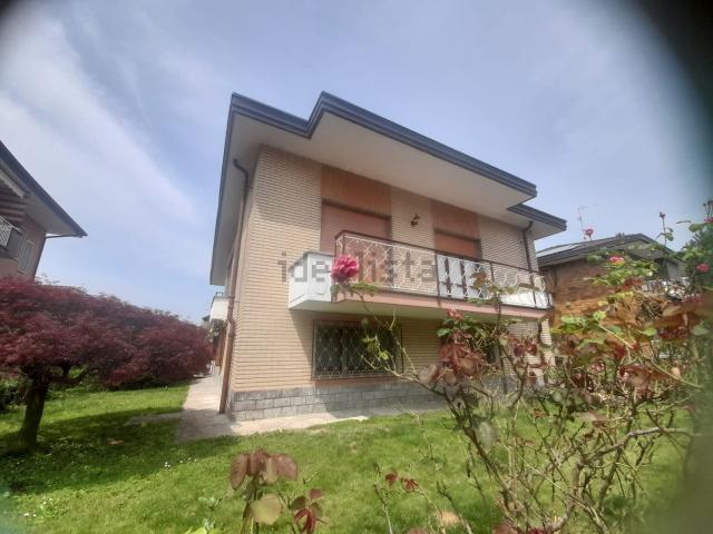 Case e ville in vendita di 300 m² in Via Cilea Francesco
