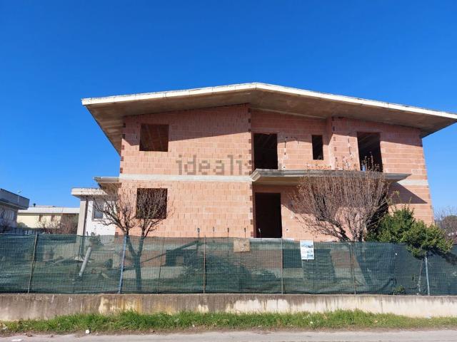 Case e ville in vendita di 300 m² in Via Cristoforo Colombo, 3