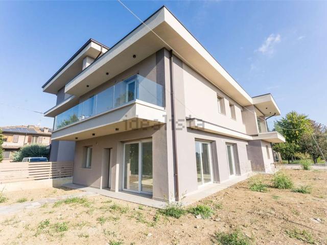 Case e ville in vendita di 300 m² in Via A. Casoli, 7