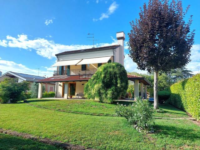 Case e ville in vendita di 300 m² in Via Antiche Mura