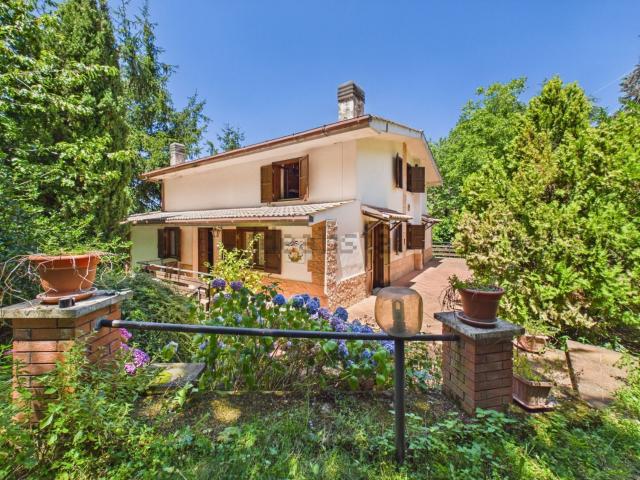 Case e ville in vendita di 300 m² in Via Aniene